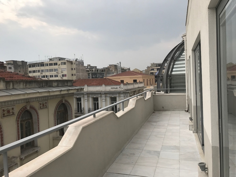 Standard Suite, 1 Queen Bed, City View photo 3