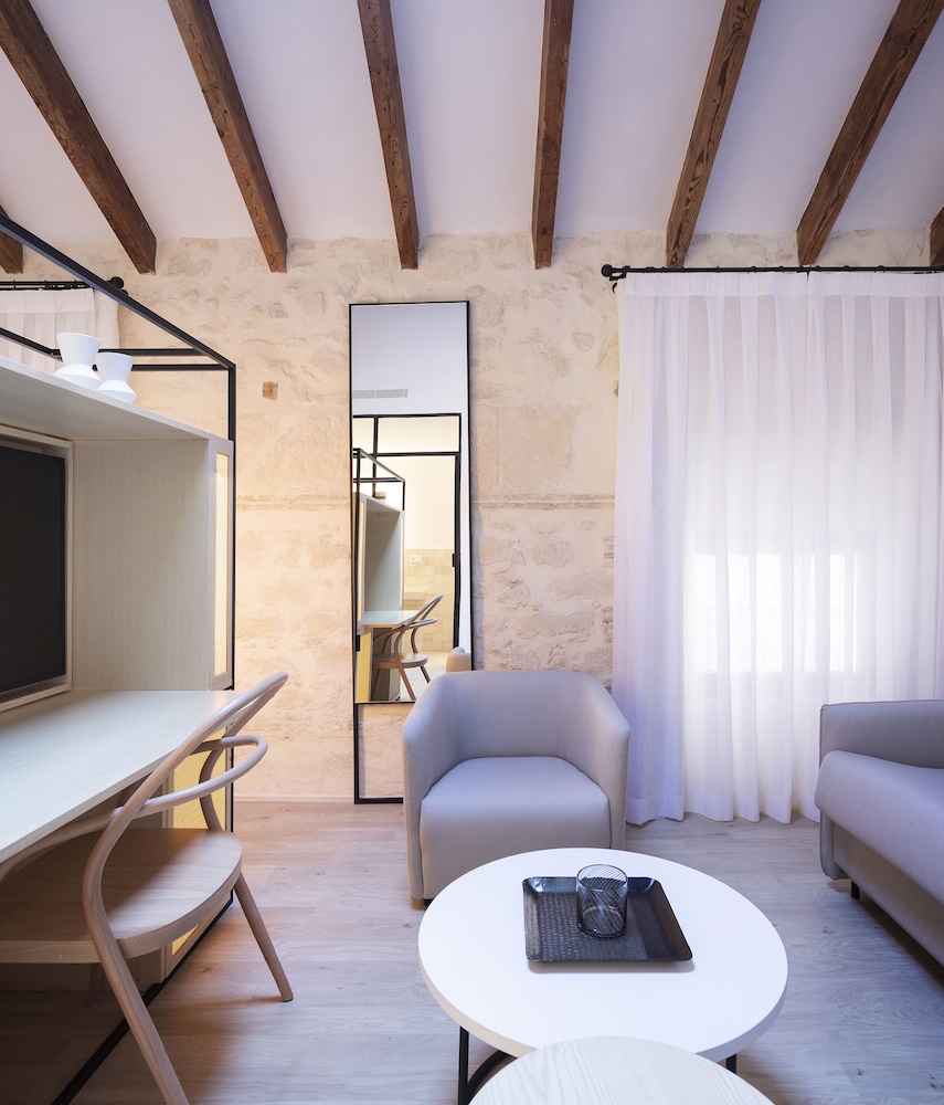 Deluxe Double Room (1 adult) thumbnail 5