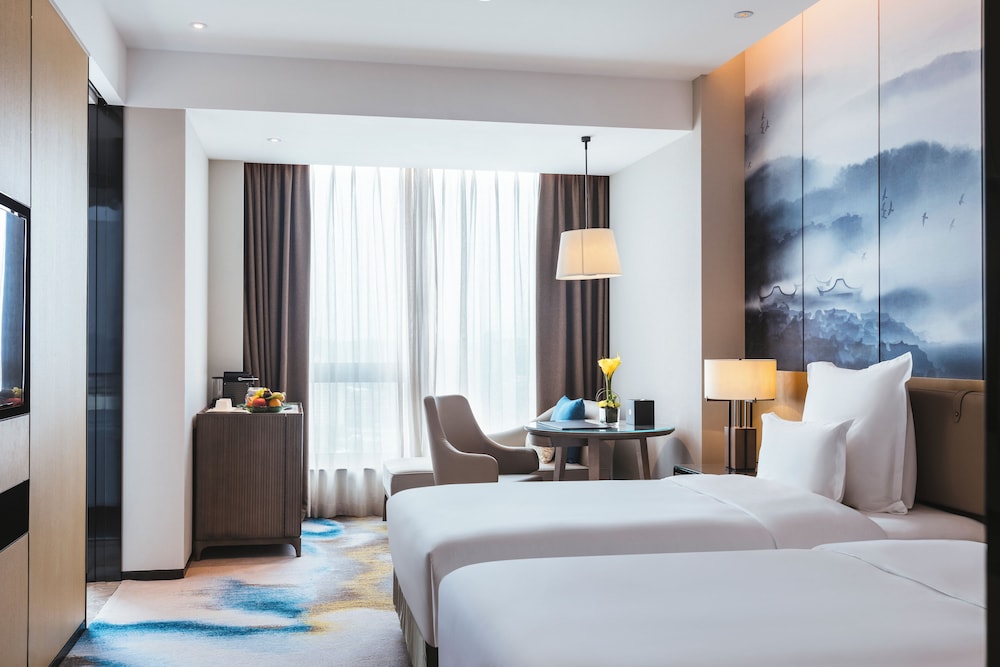 Deluxe Room, Multiple Beds (2 Twin Beds and 1 Sofa)