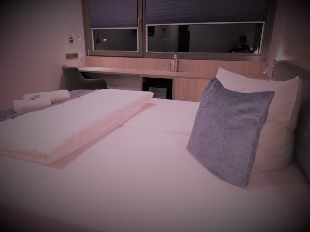 Comfort Double Room, 1 King Bed photo 2