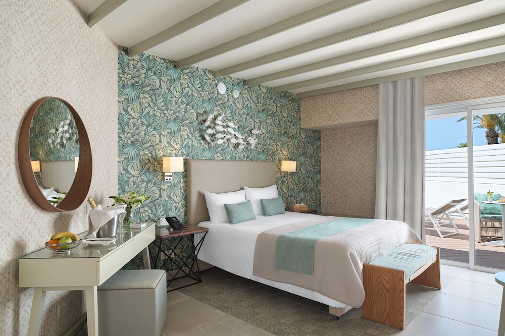 Junior Suite, 1 Queen Bed, Private Pool