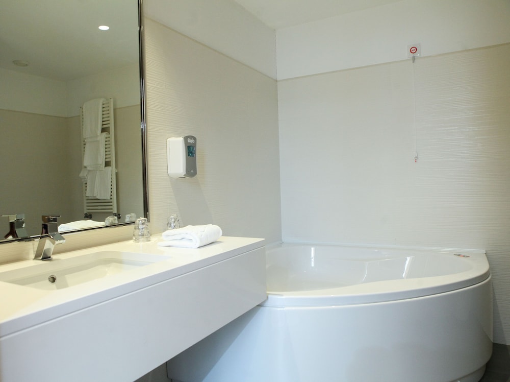Suite - Photo 3