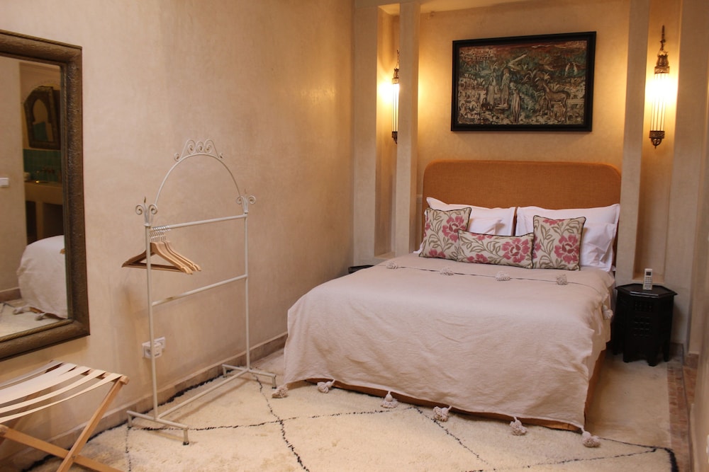 Deluxe Room (Geddes)