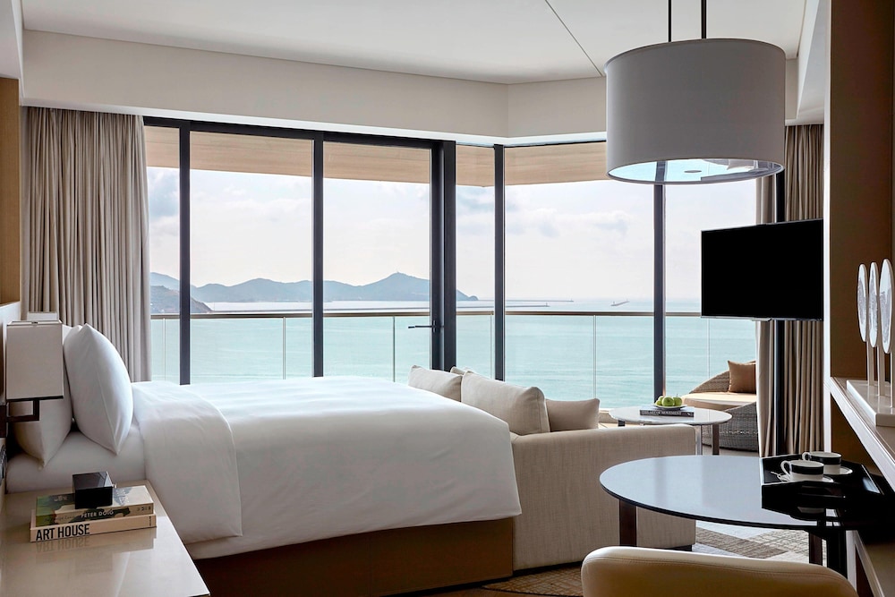 Room, 1 King Bed, Smoking, Oceanfront (fabulous room)