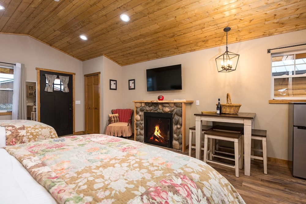 #1 Folklore Inn
