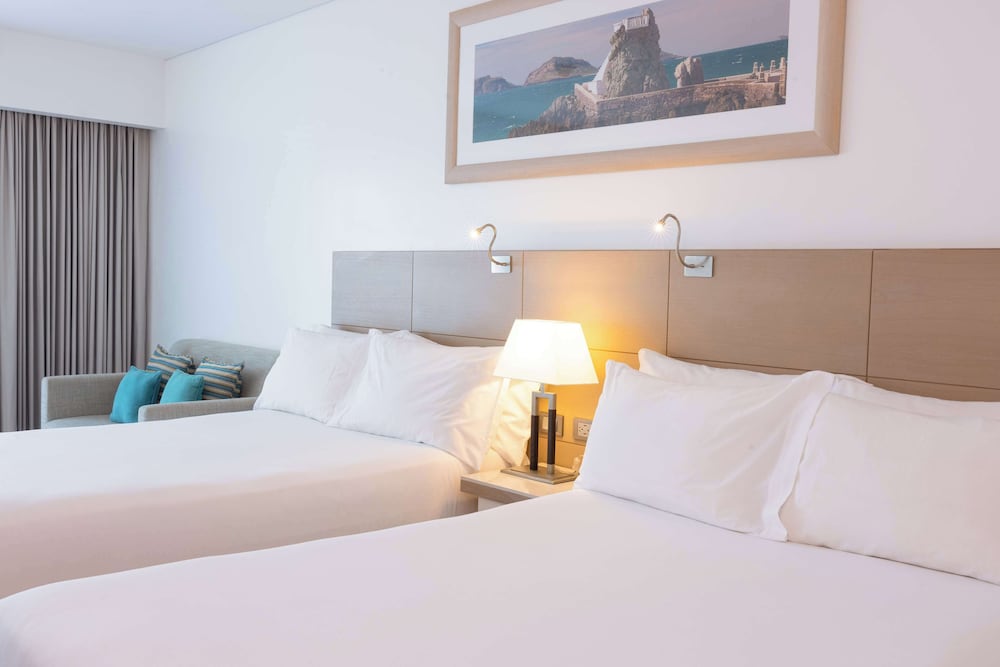 Junior Suite, 2 Double Beds, City View