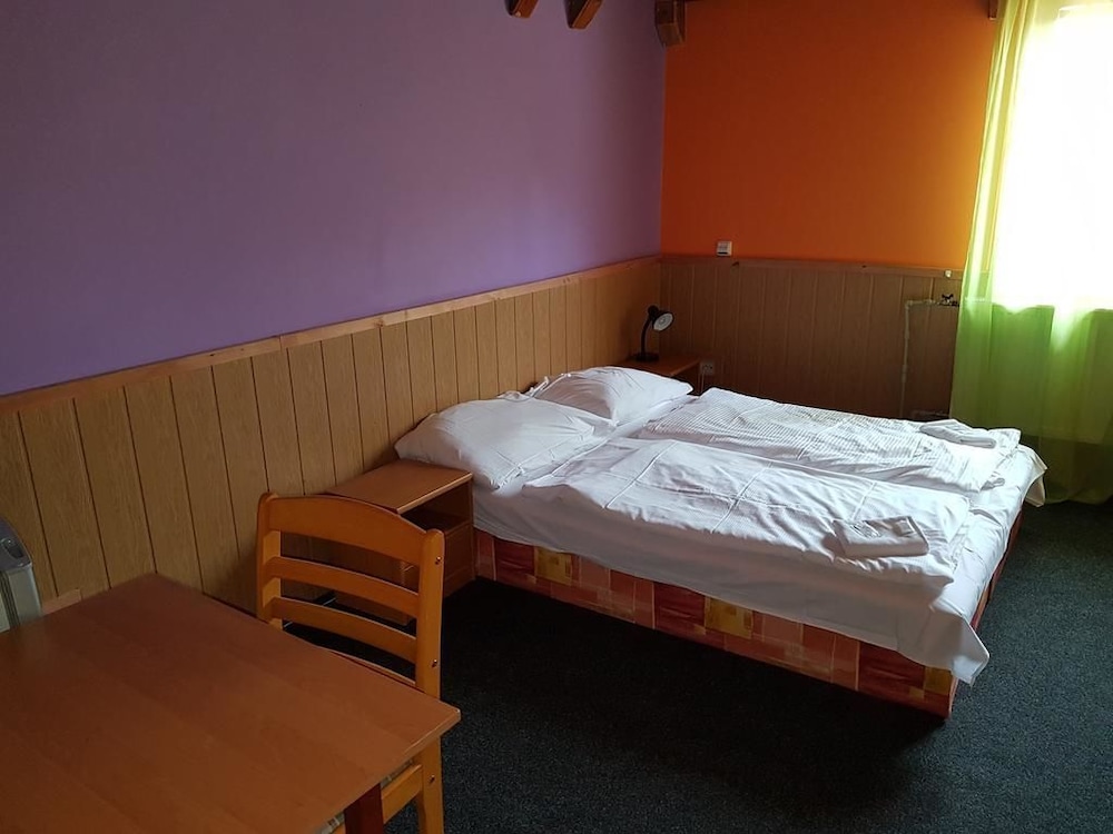 Standard Room, 2 Twin Beds - Photo 2