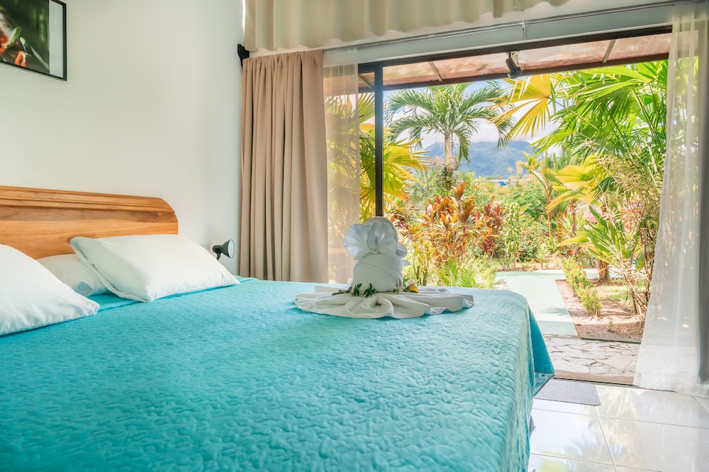 Superior Room (1 King Bed) photo 3
