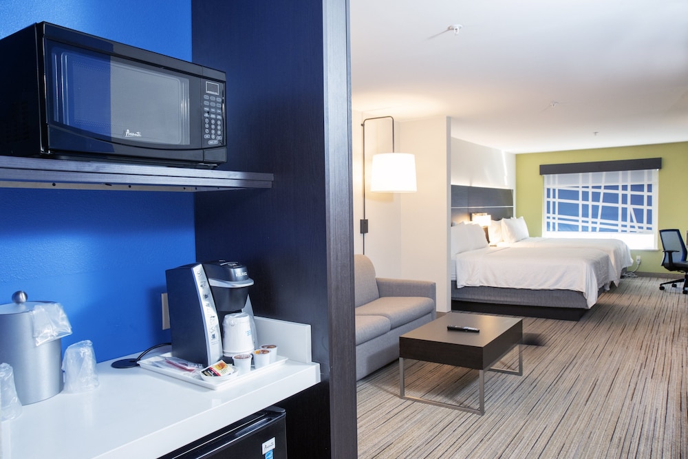 Suite, Multiple Beds - Photo 5