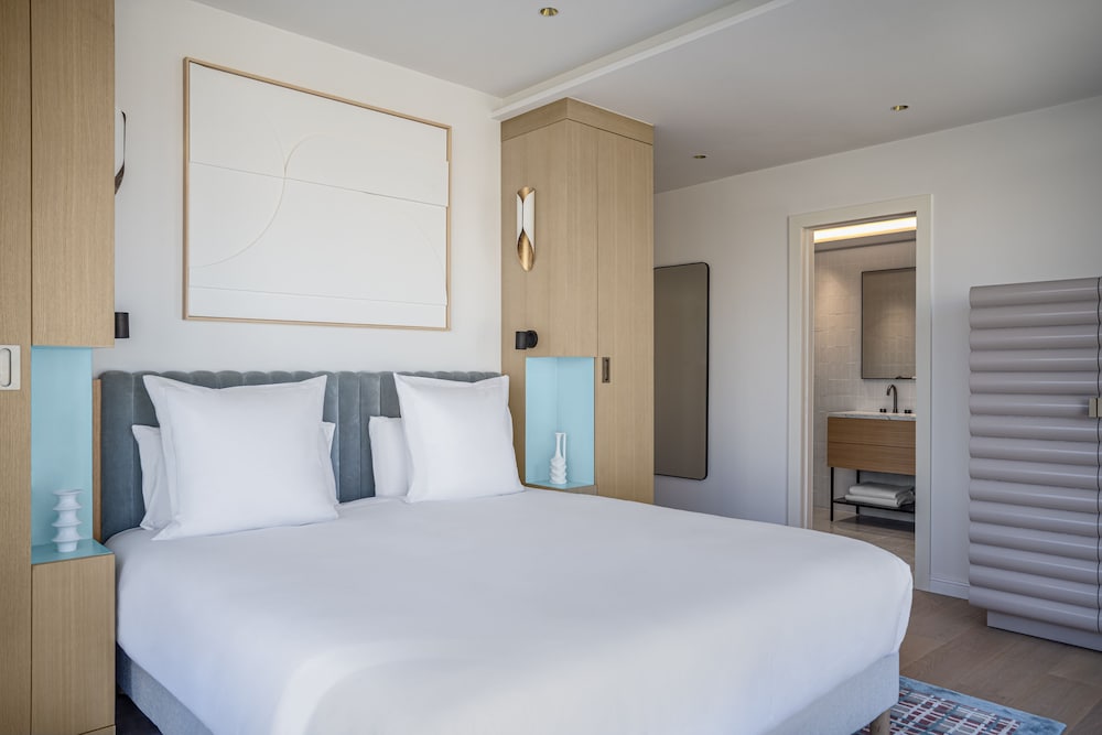 Deluxe Room, 1 King Bed