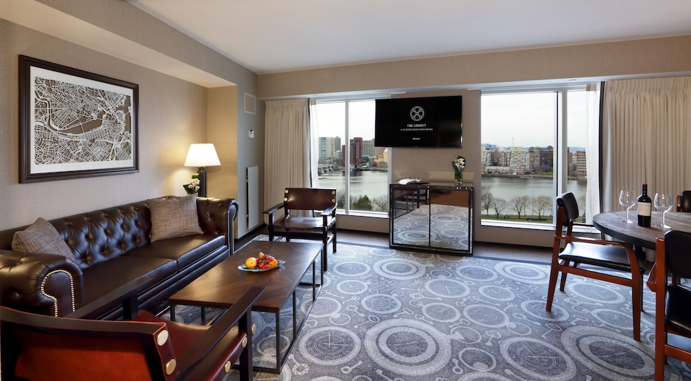 Suite, 1 Bedroom, City View