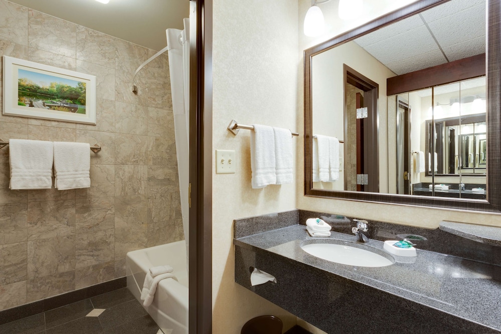 Suite, 1 King Bed with Sofa bed, Refrigerator & Microwave (Upper Floor, 2 Rooms, Sofabed) - Photo 6