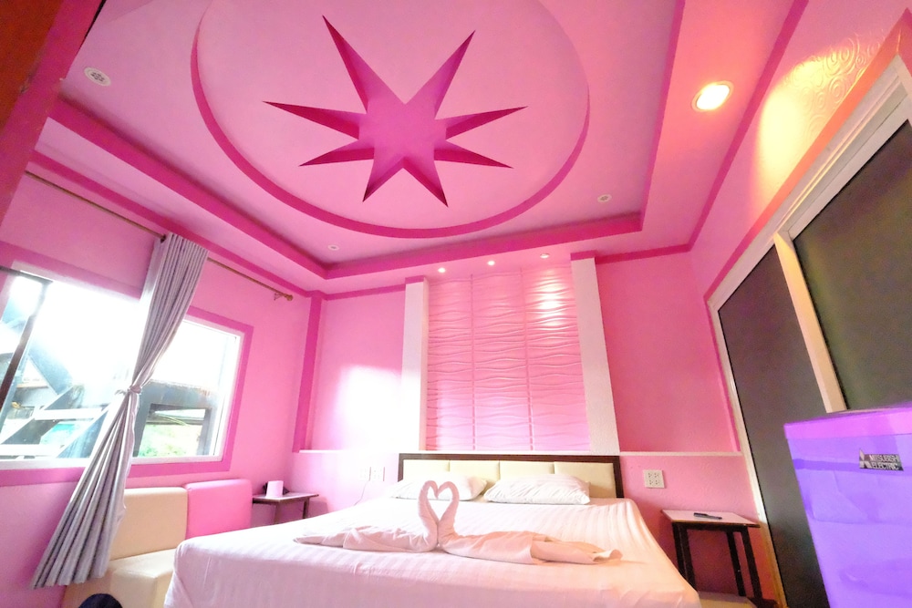 Deluxe Room, 1 King Bed, Non Smoking, Ensuite photo 1