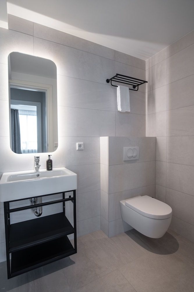 Apartment, 2 Bedrooms - Photo 9