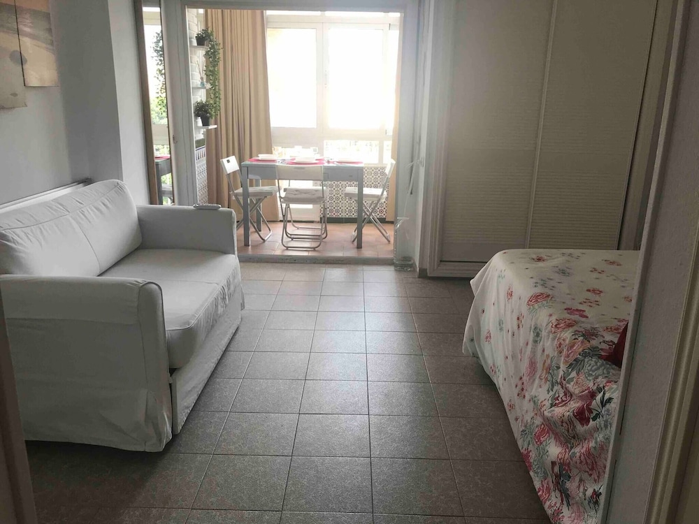Beautiful Studio 500 Meters From the Beach, 사진 15