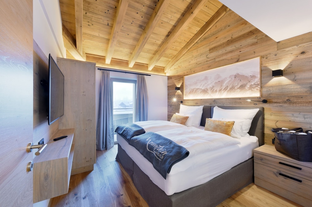 Deluxe Penthouse, Multiple Beds, Balcony, Mountain View photo 2