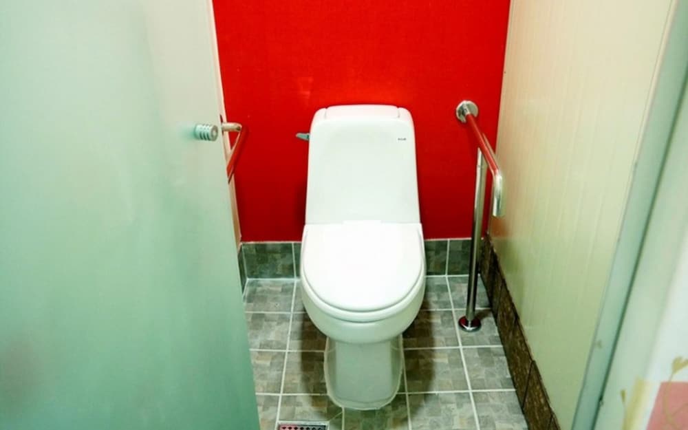 Room (Building 8 Room 101 (seawater pool hi)