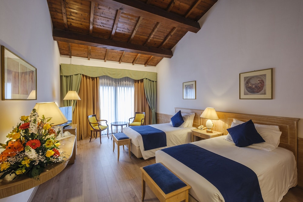 Standard Double or Twin Room - Photo 4