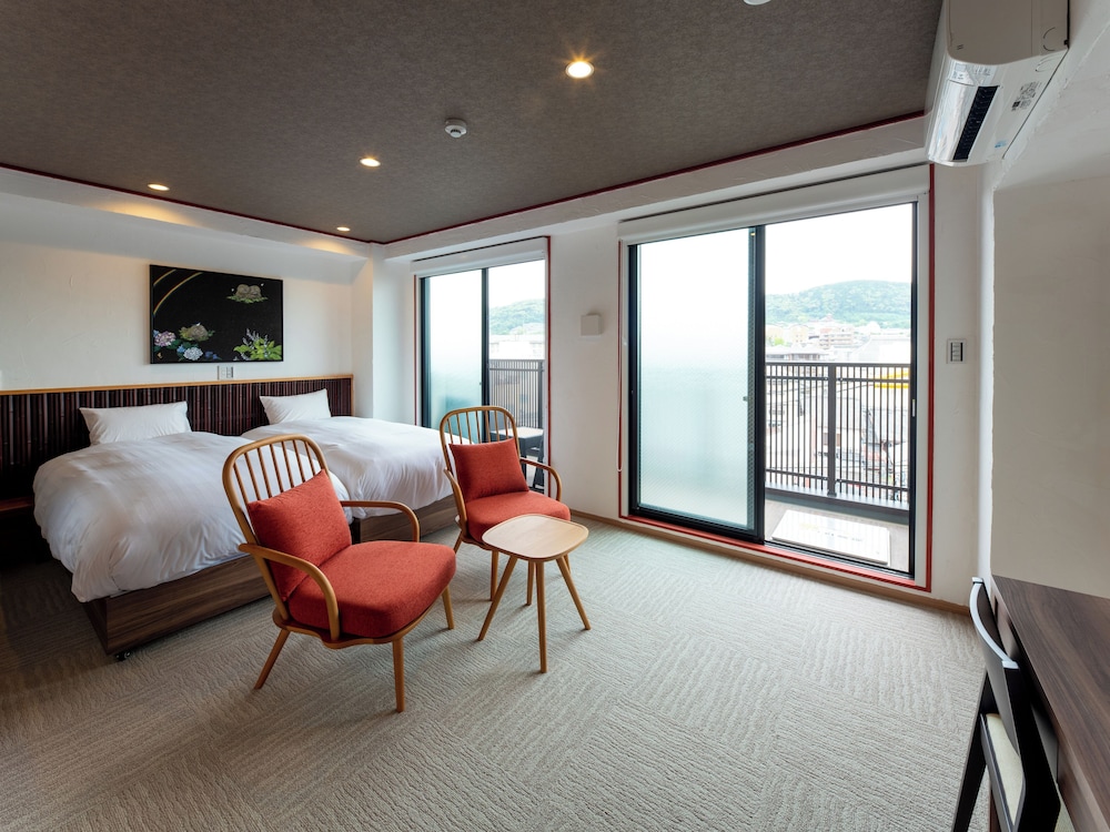 Executive Twin Room (Women or Couple Only) photo 2
