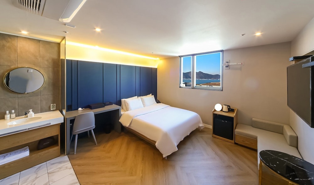 Deluxe Room - Photo 1