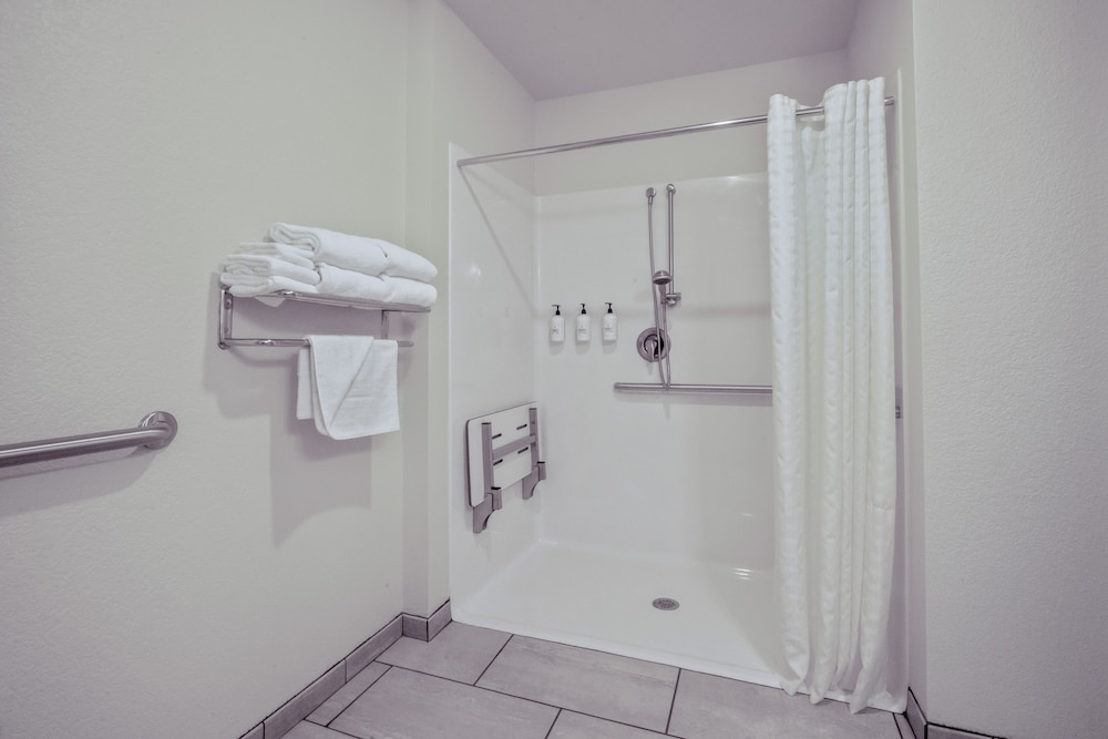 Room, 1 King Bed, Accessible, Non Smoking (Guestroom Audible/Visual Alert) - Photo 3