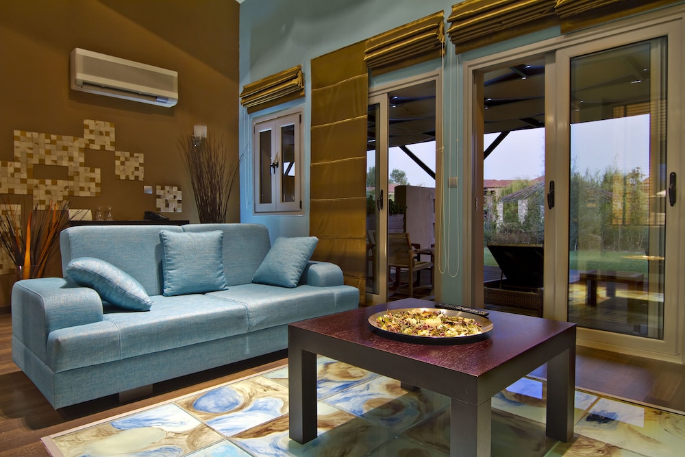 Villa photo 3