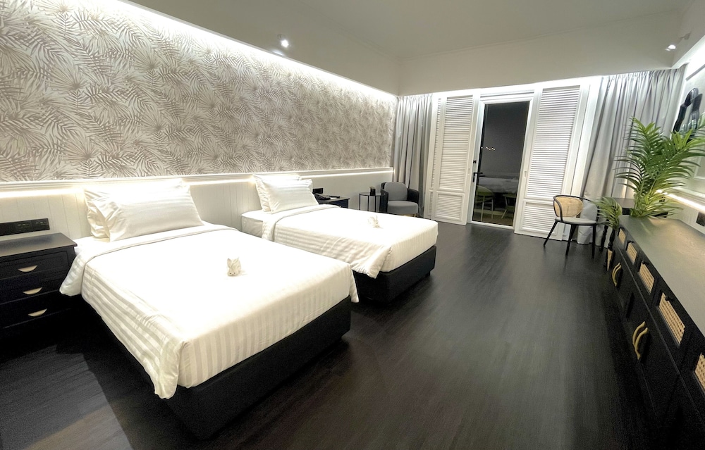 Prestige Suite Room - Photo 2
