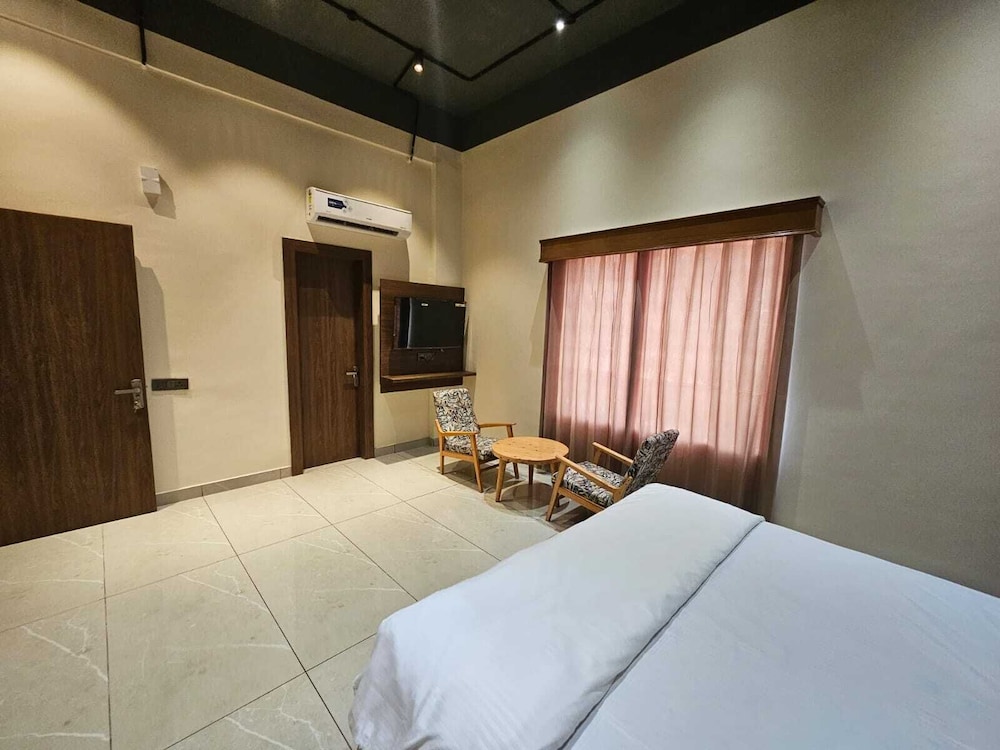 Deluxe Room - Photo 4
