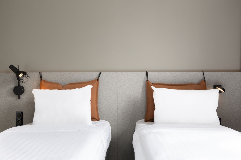 Room, 2 Twin Beds - Photo 7