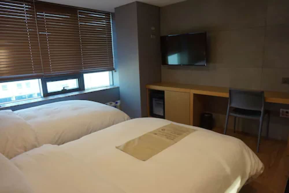 Standard Twin Room photo 2