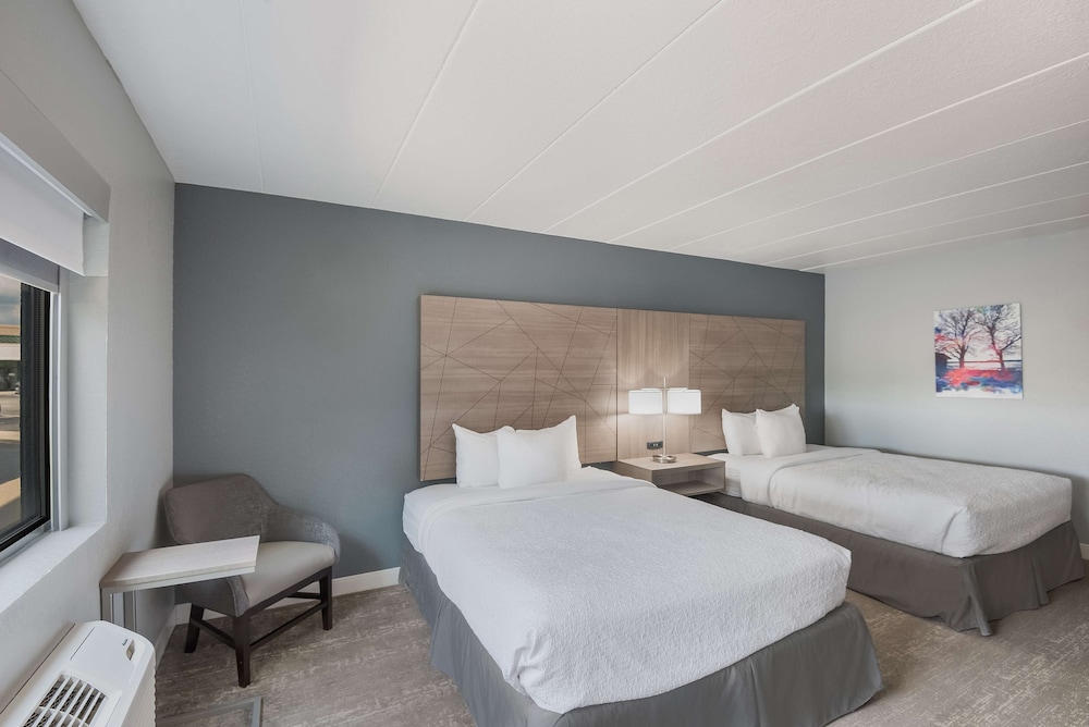 Standard Room, 2 Queen Beds, Accessible, Refrigerator & Microwave (Walk-in Shower) - Photo 3