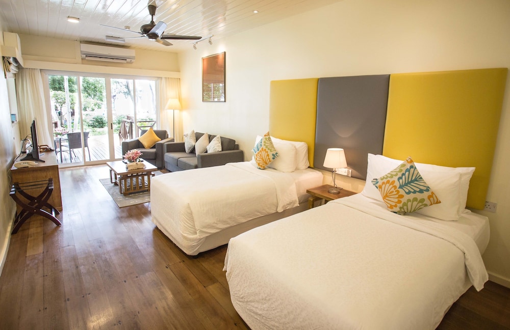 Beach Suite Twin + Return Boat Transfer photo 2