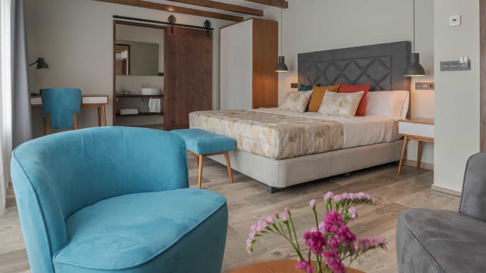 Deluxe Room - Photo 2