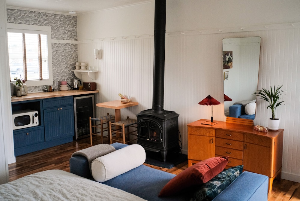 Classic Room, 1 King Bed photo 3