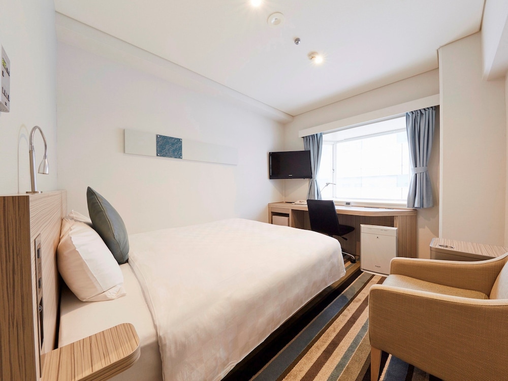 Small Double Room - Non-Smoking, Lounge Access and Complimentary Light Breakfast Included photo 1