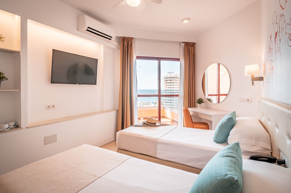 Double or Twin Room, Terrace, Sea View - Photo 3