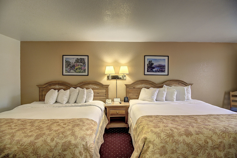 Room, Two King beds Non Smoking - Photo 3