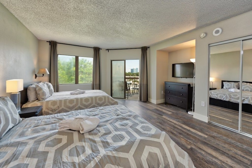 Comfort Townhome, Multiple Beds, Non Smoking