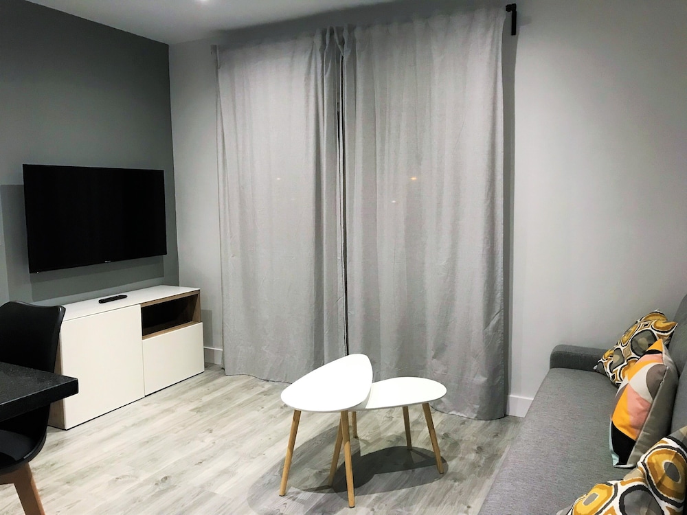 Apartment, Private Bathroom, City View - Photo 32