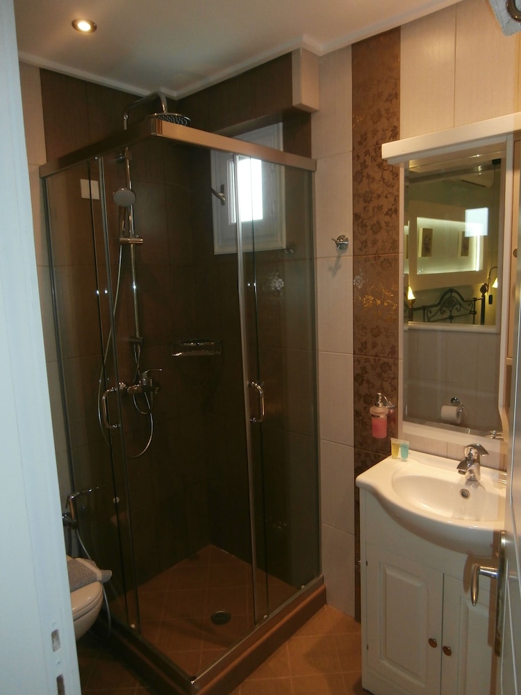 Twin Room - Photo 6
