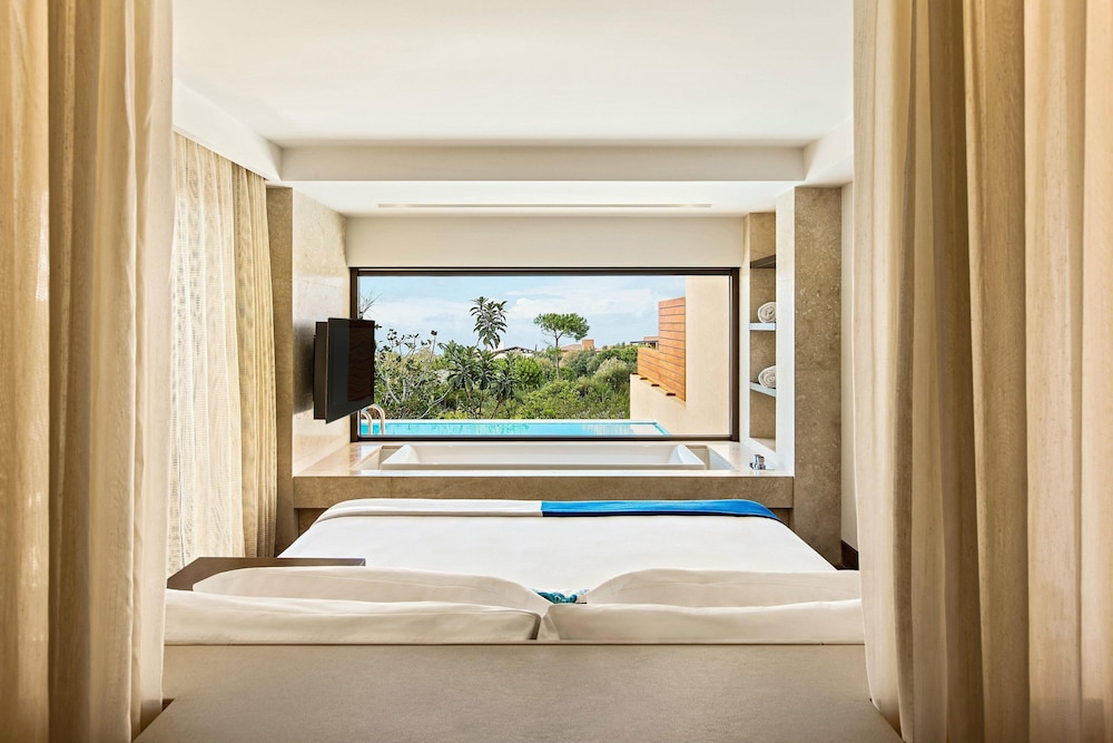 Infinity One Bedroom Grand Premium Suite (Non Smoking) thumbnail 6