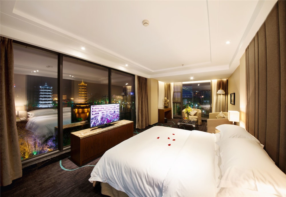 Deluxe Double Room With Lake View photo 1