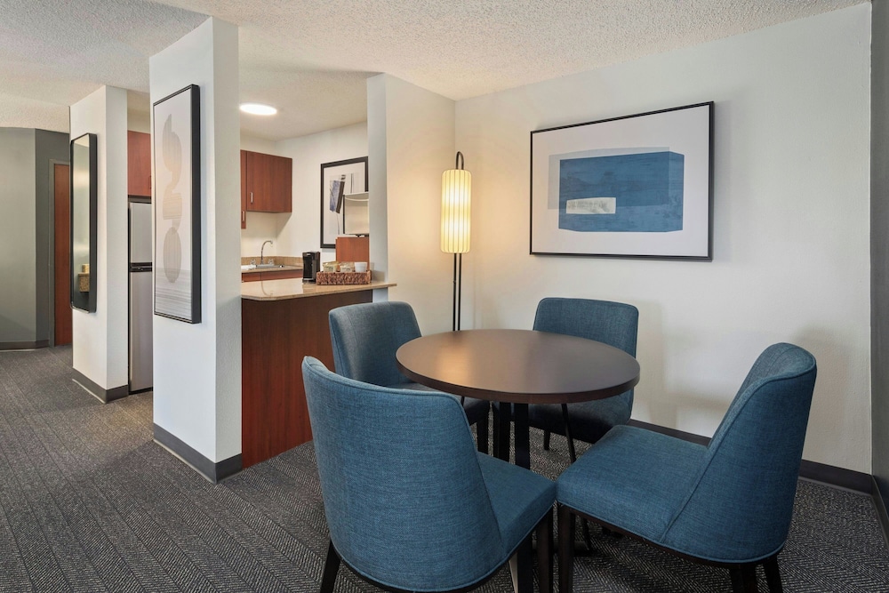 Suite, 1 King Bed with Sofa bed, River View photo 2