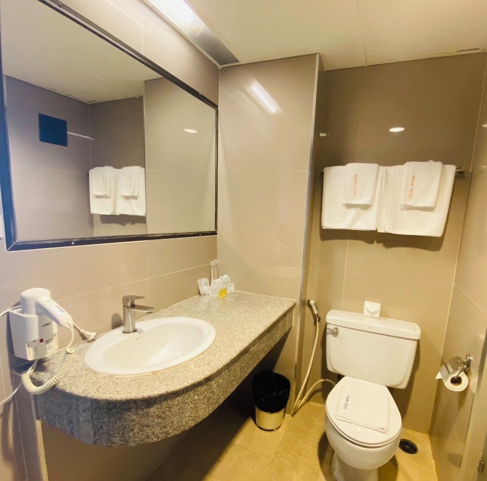 Deluxe Room, Balcony, City View photo 3