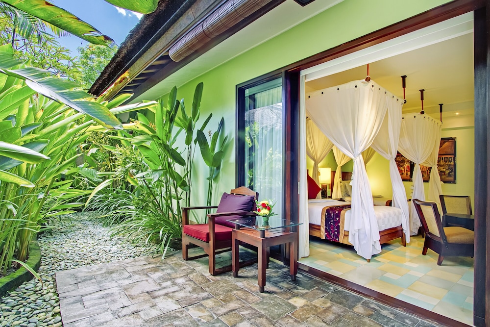 Villa, Garden Area - Photo 4