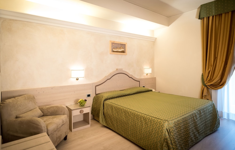 Classic Double or Twin Room photo 1