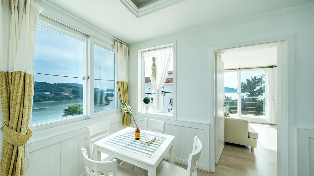 Basic Room, 1 Bedroom (Eomjigongju (ocean view)) photo 2