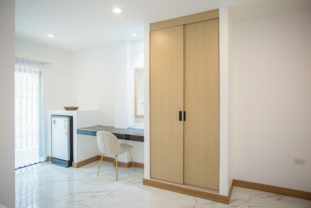 One Bedroom Suite - Photo 2