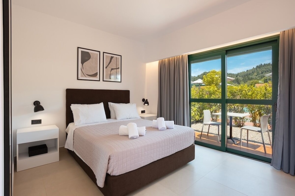 Deluxe Double or Twin Room, Pool View