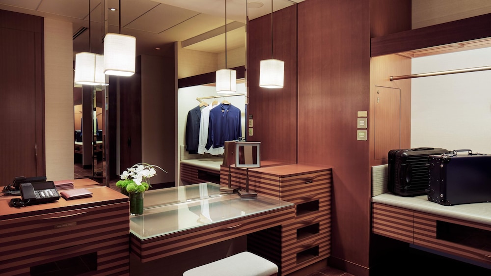Executive Suite, 2 Twin Beds - Photo 3
